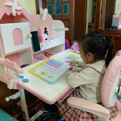 Bộ bàn ghế học sinh thông minh chống cận điều chỉnh cao thấp tay quay Juno sofa CTIRSS68 ngang 80cm 