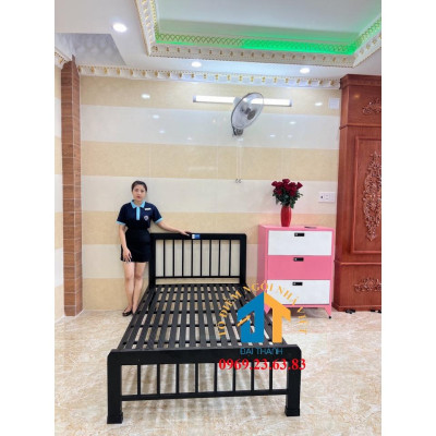 Giường sắt mỹ nghệ vuông 1m2x2m, giá xưởng, miễn phí giao hàng lắp đặt tận nơi