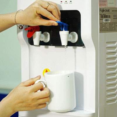 Cây nước nóng lạnh Nhật Bản Fujihome WD5320E khóa vòi nóng, máy nước uống nóng lạnh mini tự ngắt tiết kiệm điện - Hàng Chính hãng