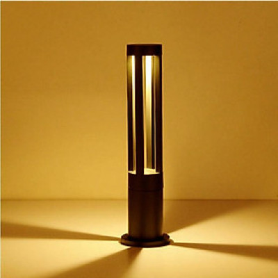 Đèn sân vườn chiếu sáng lối đi ánh sáng vàng hiện đại, tiện dụng.