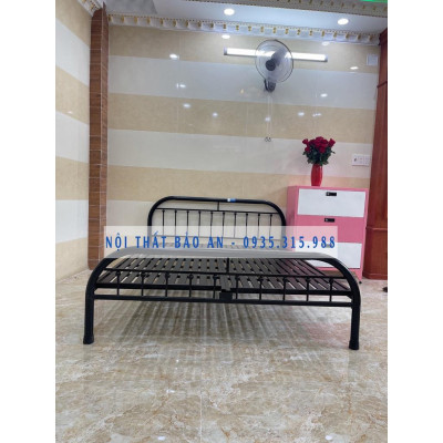 Gường sắt mỹ nghệ 1m8x2m giá rẻ