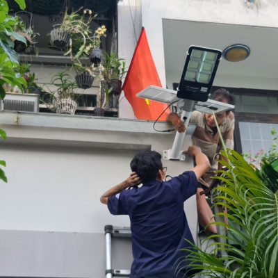 Đèn Năng Lượng Mặt Trời Bàn Chải 300W, Công Suất 300w, Diện Tích Chiếu Sáng 150M2