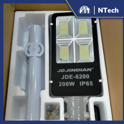Đèn đường rời thể năng lượng mặt trời Jindian JD-E6200 Công suất 200W Khung Nhôm, Chip Led "SMD" 