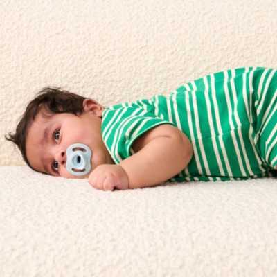 Ty Ngậm Silicon Siêu Nhẹ Cho Bé Tommee Tippee Ultra Light 0-6 Tháng (Vỉ Đơn)