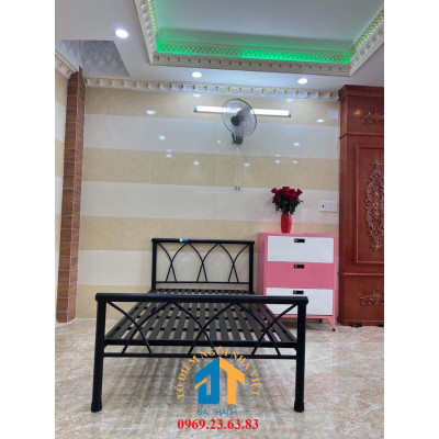 Giường sắt szie 1m2x2m giá rẻ kiểu đan chéo