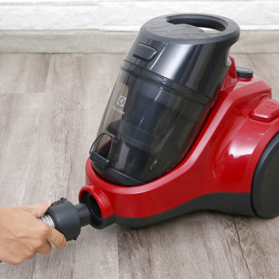 Máy hút bụi Electrolux EC41-6CR - Hàng Chính Hãng