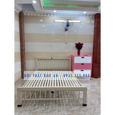 Giường sắt mỹ nghệ BẢO AN 01 kích thước 1M8X2M