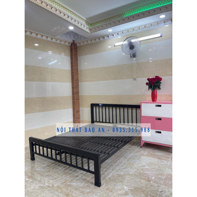 Giường sắt mỹ nghệ BẢO AN 01 kích thước 1M8X2M