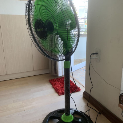 Quạt Đứng Thân Sắt Senko DTS1607 (Hàng Chính Hãng) - Giao màu ngẫu nhiên