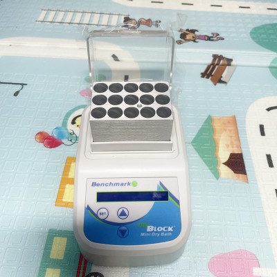 Máy ủ nhiệt khô mini cho 15 ống đường kính 13mm