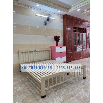 Giường sắt mỹ nghệ BẢO AN 01 kích thước 1M8X2M