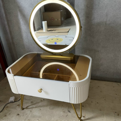 Bàn trang điểm bệt SoKool Tundo