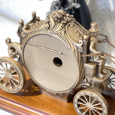 Đồng hồ Để bàn Rhythm CRH229NR18 Kt 48.5 x 24.5 x 18.5cm, 3.6kg. Vỏ polyresin / gỗ. Dùng Pin.