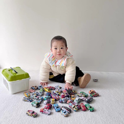 Combo hộp 30 xe ô tô đồ chơi  , nhỏ nhắn xinh xắn , nhiều màu sắc 