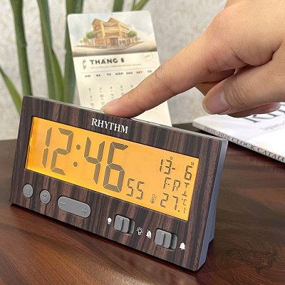 Đồng hồ Rhythm LCT108NR06 – KT 13.1 x 6.6 x 3.6cm, 150g. Vỏ nhựa. Dùng Pin.