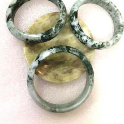 Vòng tay cẩm thạch ngọc serpentione ngọc của việt nam nhiều size cao từ 1.5 đến 2.5cm màu xanh lá cây đậm size 5.6cm