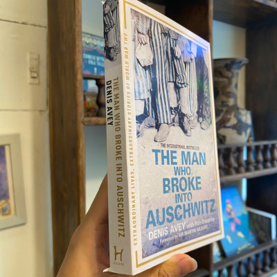 Sách - The Man Who Broke into Auschwitz: A True Story of World War II by Denis Avey | Biography