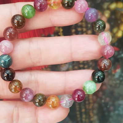  Vòng tay phong thuỷ may mắn đá tourmaline màu bóng đẹp lắm size hạt vòng 8mm đá tự nhiên đeo tốt sức khoẻ, may mắn, tốt cho công việc đeo lên tay bóng đẹp màu rất xinh đẹp ạ