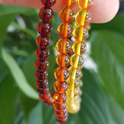 Vòng Hổ Phách tự nhiên đeo quấn tay kiểu 3 vòng Size hạt 5mm 3 màu tam hợp màu vàng anh cam đỏ đậm phối tay các Chị Em Nữ lên tay đeo rất xinh ạ