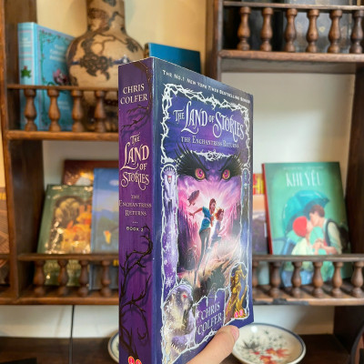 Sách - The Land of Stories the Enchantress Returns by Chris Colfer/ Sách thiếu nhi tiếng Anh