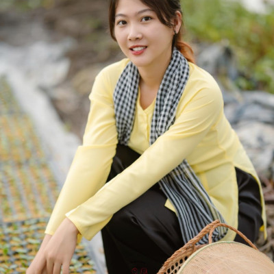 Bộ bà ba lụa vàng quần phi đen - Có bộ bà ba Bigsize- may sỉ bà ba toàn quốc - May bộ bà ba theo yêu cầu