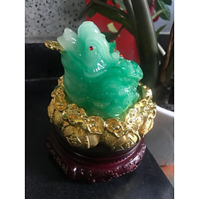 Tượng Cóc Thiềm Thừ Xanh Ngọc Sáng Đẹp Ngậm Tiền Trên Hủ Tiền Thỏi Vàng Đế Gỗ Xoay Size Cao 17cm đk 14cm hợp mệnh mộc mệnh hỏa anh chị để bàn làm việc hay bàn thờ thần tài ạ
