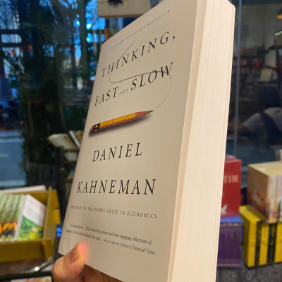 Sách - Thinking, Fast and Slow by Daniel Kahneman | Nonfiction Psychology Self Help in English