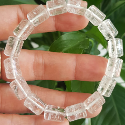 Vòng tay đá thạch anh trắng trong khúc mới đẹp size hạt 8mm x dài 11mm Chất liệu đá thạch anh trắng tự nhiên Rất hợp nữ mệnh kim mệnh Thủy các anh nam thích đeo vòng tay hạt size nhỏ thì đây ạ 