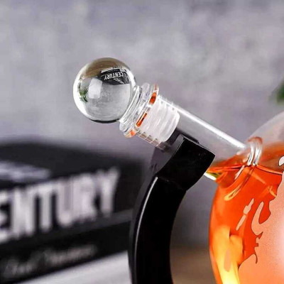 Chai Đựng Rượu Thủy Tinh 1500ML mẫu globe nắp thủy tinh đặc kèm đế gỗ - Vỏ Chai Rượu Đẹp trang trí – Bình Đựng Rượu Thủy Tinh decor (E18)