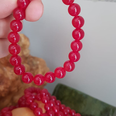 Vòng tay nữ đá mã não đỏ hạt 8mm tươi đậm bóng đẹp Nữ mệnh hỏa mệnh thổ đeo đẹp xinh xinh tay Vòng màu này Nữ lớn nhỏ bé đeo được hết đeo vòng đỏ cho may mắn cả năm xinh đẹp tay ạ