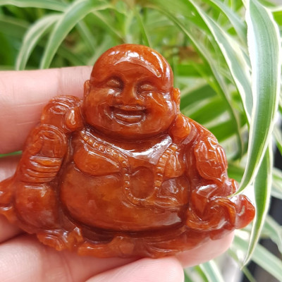 Mặt dây chuyền Nam Phật Di Lặc cười tươi ngồi cầm tiền như ý đá cẩm thạch tự nhiên đỏ huyết đậm sịn đẹp size Ngang 56mm cao 47mm dầy 8mm chuẩn hợp các anh mạng hỏa mạng thổ về bọc vàng lên đeo đẹp sang đỏ may mắn tài lộc cả năm ạ