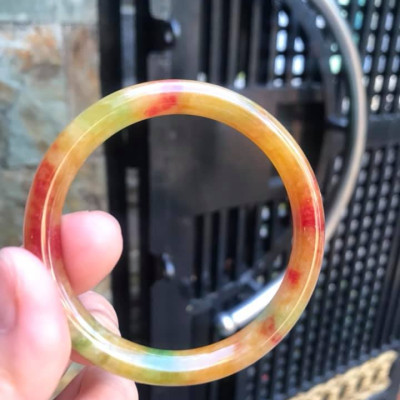 VÒNG CẨM THẠCH TỨ QUÝ NI 52MM MỚI ĐẸP  MÀU  TỨ QUÝ NỮ 50KG ĐẾN 62KG