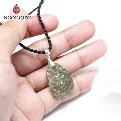 Mặt dây chuyền nữ hoàng hồ ly đá thạch anh tóc xanh rêu 27.5x20x8mm mệnh hỏa, mộc - Ngọc Quý Gemstones
