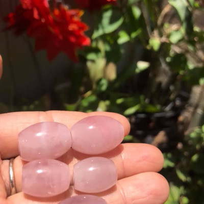 Mặt Dây Chuyền Viên LU ĐÁ THẠCH ANH HỒNG TỰ NHIÊN Bóng đẹp - freesize  Chất liệu 100% đá thiên nhiên loại đẹp ạ Rất hợp nữ mệnh HỎA THỔ Làm mặt dây chuyền và phối vòng tay ạ