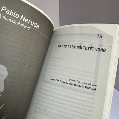 (Căn Gác Mái Là Nơi Giúp Trái Tim Ta Được Nghỉ Ngơi) THƯ VIỆN CỦA NHỮNG THẦN TƯỢNG - Những Danh Nhân Nổi Tiếng Đã Đọc Cuốn Sách Nào Khi Họ Còn Trẻ? - Lee Ha-young - Tâm An dịch - Tân Việt Books