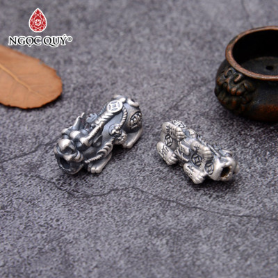 Charm bạc tỳ hưu xỏ ngang - Ngọc Quý Gemstones