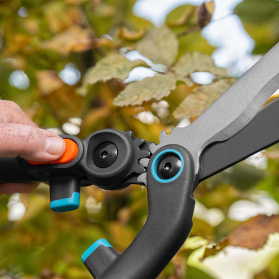 Kéo tỉa hàng rào cây cảnh bánh răng cộng lực Gardena 12303-20