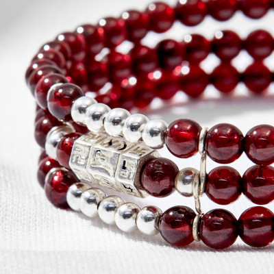 Vòng tay ngọc hồng lựu 3 line phối charm tròn Ngọc Quý Gemstones