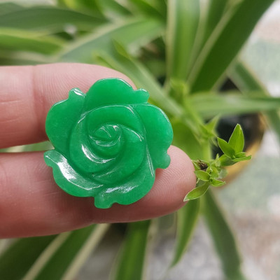 Mặt dây chuyền nữ Bông Hồng Xanh Ngọc to size 25mm x dầy 4mm Chất liệu đá cẩm thạch Xanh ngọc tươi đẹp xinh Nữ mệnh mộc mệnh hoả và mệnh thuỷ Nữ về bọc vàng lên đeo đẹp như công chúa rẻ mà đẹp ạ