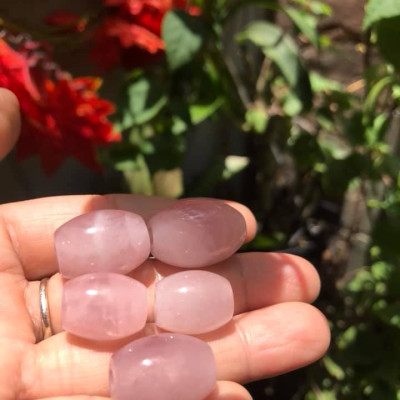 Mặt Dây Chuyền Viên LU ĐÁ THẠCH ANH HỒNG TỰ NHIÊN Bóng đẹp - freesize  Chất liệu 100% đá thiên nhiên loại đẹp ạ Rất hợp nữ mệnh HỎA THỔ Làm mặt dây chuyền và phối vòng tay ạ