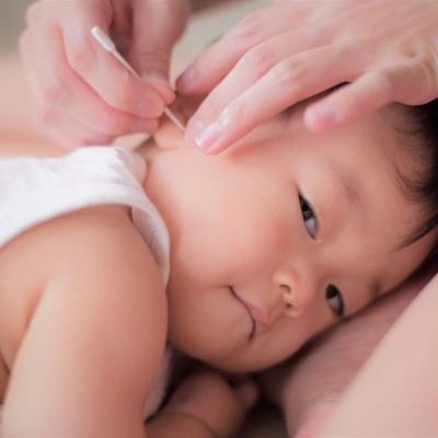 Hộp tăm bông ngoáy tai siêu mềm siêu kháng khuẩn cho bé Sanyo Bale - Made in Japan (200pcs)