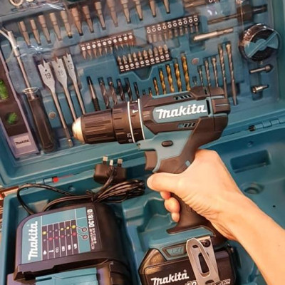 MÁY KHOAN BÚA, VẶN VÍT DÙNG PIN 18V ( KÈM 101 MŨI KHOAN) (01 ĐẾ SẠC 01 PIN 18V 3.0AH) MAKITA DHP482SFX6- HÀNG CHÍNH HÃNG