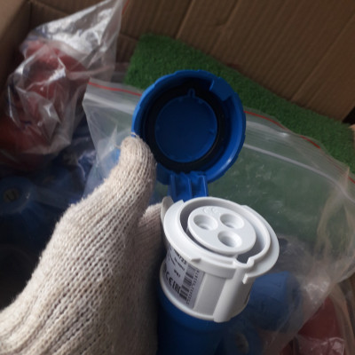 | Chính hãng | Ổ cắm công nghiệp PKF16M723 Schneider di động