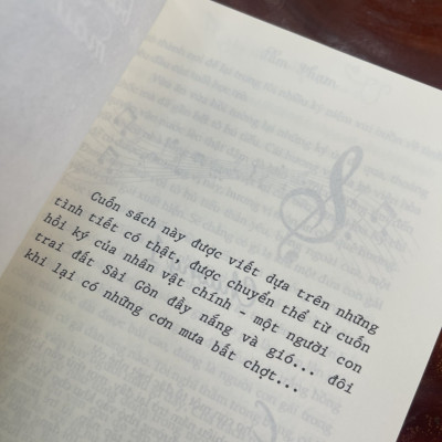 VẼ EM BẰNG MÀU NỖI NHỚ – Tâm Phạm – BÁCH VIỆT (bìa mềm)