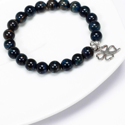  Vòng tay cho bé đá mắt hổ xanh đen charm cỏ 4 lá mệnh thủy, mộc - Ngọc Quý Gemstones