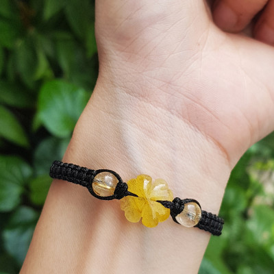 Vòng tay cỏ 4 lá bằng đá thạch anh tóc vàng tết dây may mắn