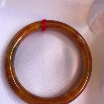 CHIẾC VÒNG TAY TỨ QUÝ 52MM MỚI ĐÁ CẨM THẠCH ĐỎ CAM XÍU XÍU XANH BÔNG ĐẬM BÓNG ĐẸP  Size vòng 52mm x cọng 7,0mm HỢP NỮ MỆNH HỎA THỔ CÂN NẶNG 50kg đến 56kg ĐEO Ạ