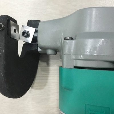 3.2mm Máy cắt tôn 620W DCA AJJ32