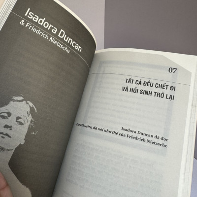 (Căn Gác Mái Là Nơi Giúp Trái Tim Ta Được Nghỉ Ngơi) THƯ VIỆN CỦA NHỮNG THẦN TƯỢNG - Những Danh Nhân Nổi Tiếng Đã Đọc Cuốn Sách Nào Khi Họ Còn Trẻ? - Lee Ha-young - Tâm An dịch - Tân Việt Books