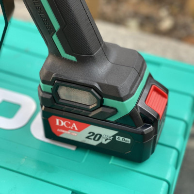 MÁY MÀI GÓC KHÔNG CHỔI THAN DÙNG PIN 20V/4AH*1 DCA ADSM03-100DM - HÀNG CHÍNH HÃNG